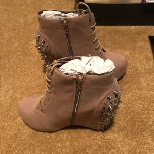 Brand new Shoemint wedge booties!